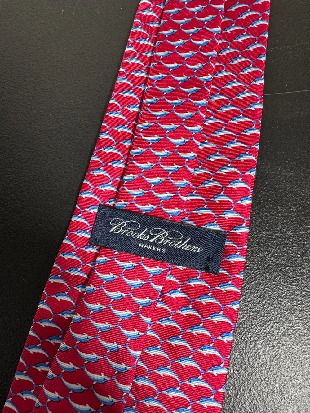 Brooks Brothers mens red blue dolphin pattern 100% silk neck tie EUC